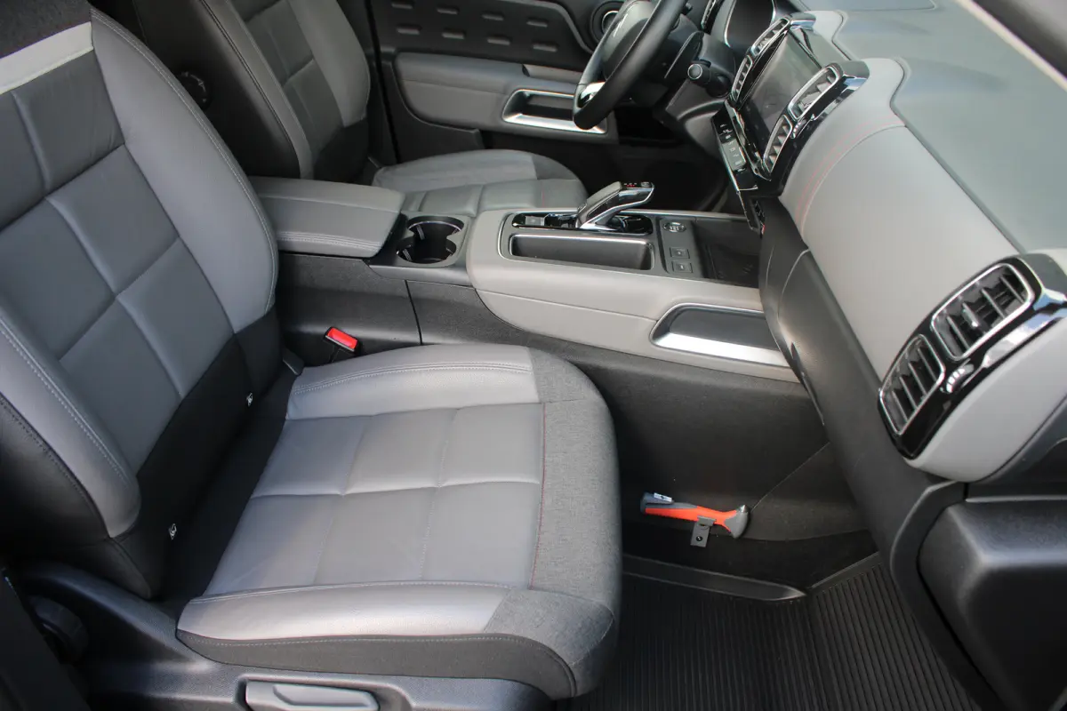 1.6 PureTech 180pk EAT8 Shine | Automaat | Navigatie | Camera | Lederen bekleding | Stoelverwarming | Trekhaak | NL auto |