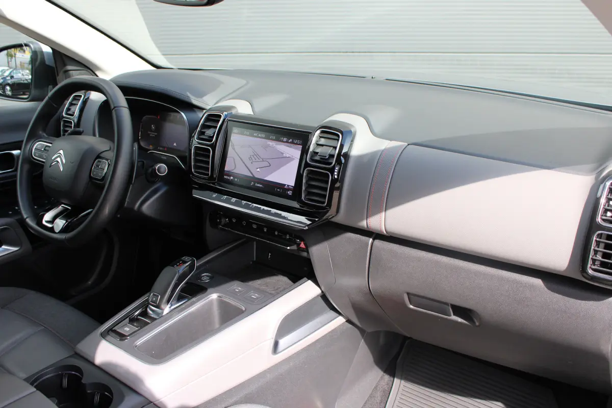 1.6 PureTech 180pk EAT8 Shine | Automaat | Navigatie | Camera | Lederen bekleding | Stoelverwarming | Trekhaak | NL auto |