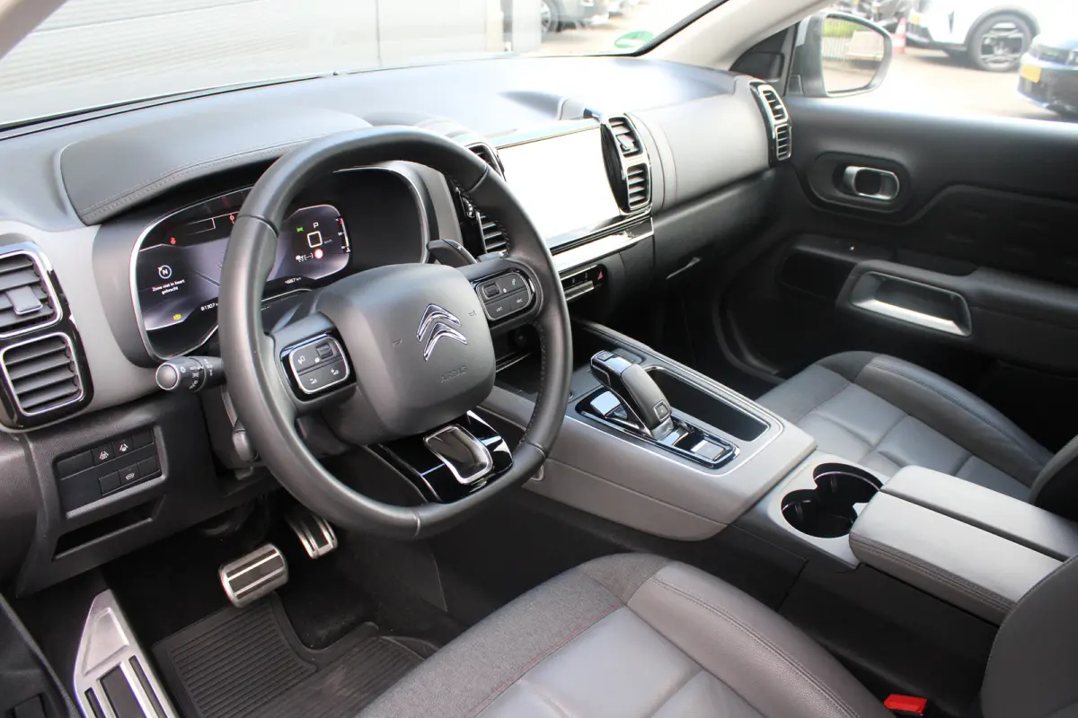 1.6 PureTech 180pk EAT8 Shine | Automaat | Navigatie | Camera | Lederen bekleding | Stoelverwarming | Trekhaak | NL auto |