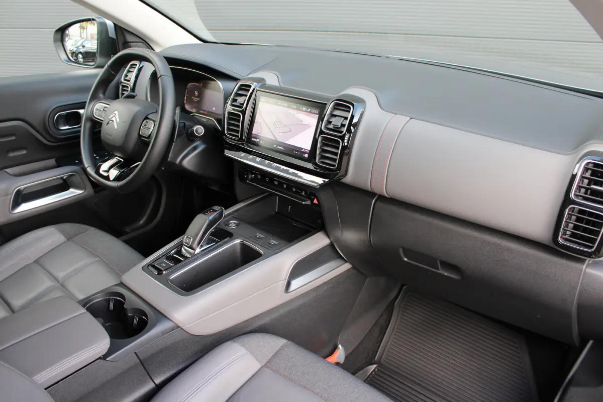 1.6 PureTech 180pk EAT8 Shine | Automaat | Navigatie | Camera | Lederen bekleding | Stoelverwarming | Trekhaak | NL auto |
