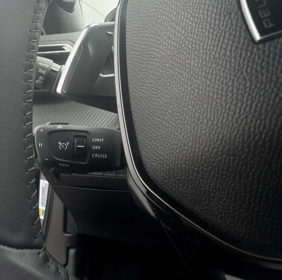 1.2 Hybrid 145 Allure | Camera | Adaptieve Cruise Control | Camera | Keyless entry | Apple Carplay/Android Auto