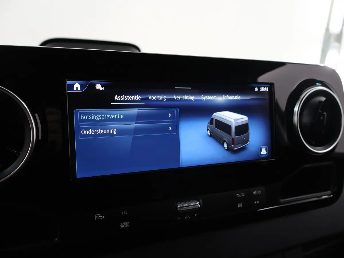 315 L2H2 RWD PRO | 3500KG trekken | Facelift | Carplay | 3-zits | Camera