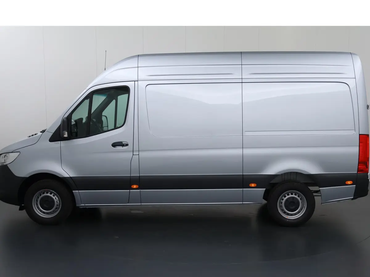 317 CDI L2 H2 RWD PRO | Smartphone integratie pakket | 10.25" MBUX Systeem | Achteruitrijcamera | 3500 KG Trekgewicht |
