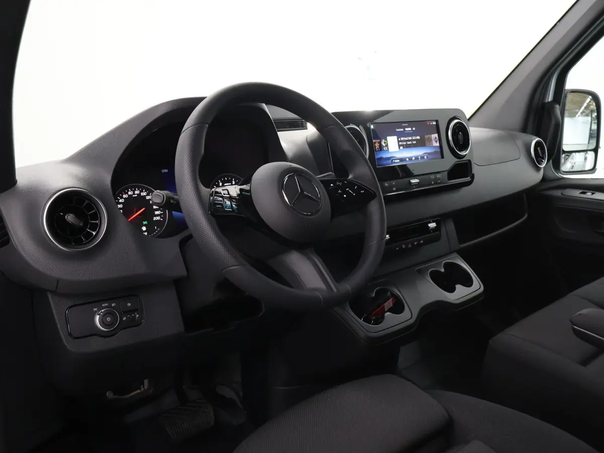 317 CDI L2 H2 RWD PRO | Smartphone integratie pakket | 10.25" MBUX Systeem | Achteruitrijcamera | 3500 KG Trekgewicht |