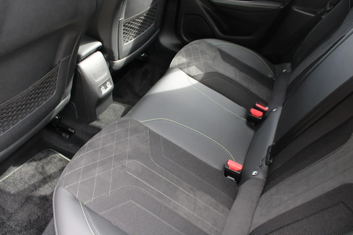 EV GT Pack 50 kWh | Fase 3 laden | SOH 100% | Navigatie | Camera | Stoelverwarming | Black Diamond | Alcantara |