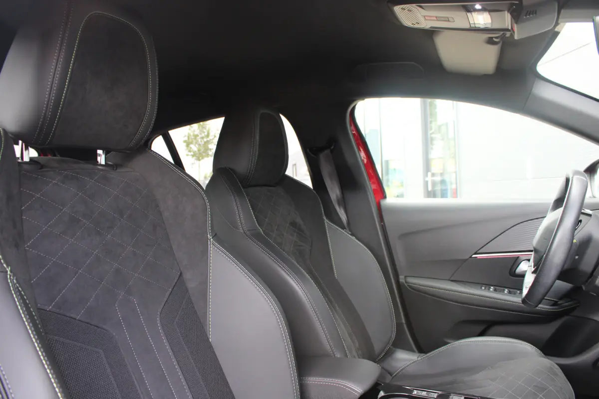 EV GT Pack 50 kWh | Fase 3 laden | SOH 100% | Navigatie | Camera | Stoelverwarming | Black Diamond | Alcantara |