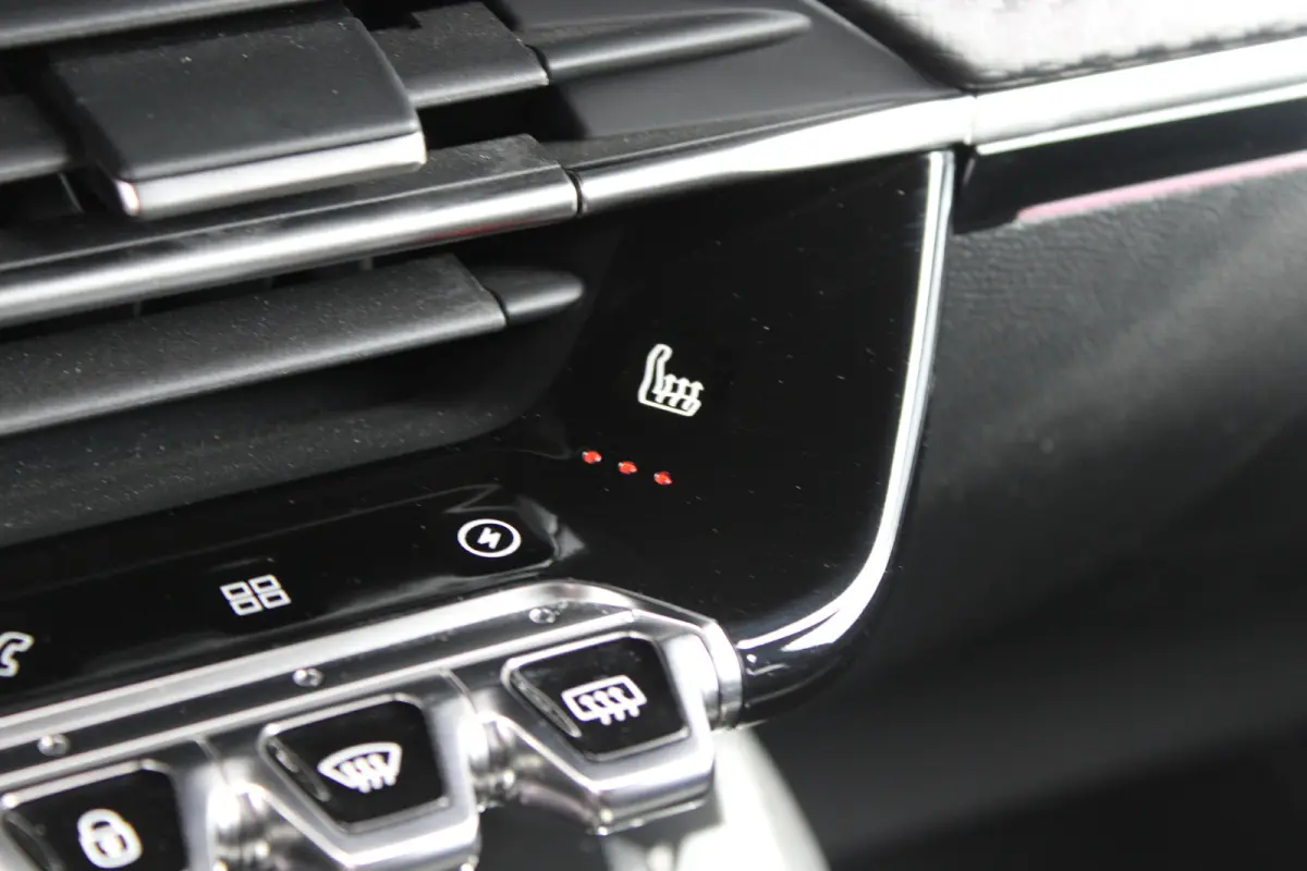EV GT Pack 50 kWh | Fase 3 laden | SOH 100% | Navigatie | Camera | Stoelverwarming | Black Diamond | Alcantara |
