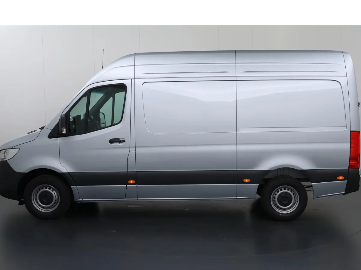 317 CDI L2 H2 RWD PRO | Smartphone integratie pakket | 10.25" MBUX Systeem | Achteruitrijcamera | 3500 KG Trekgewicht |