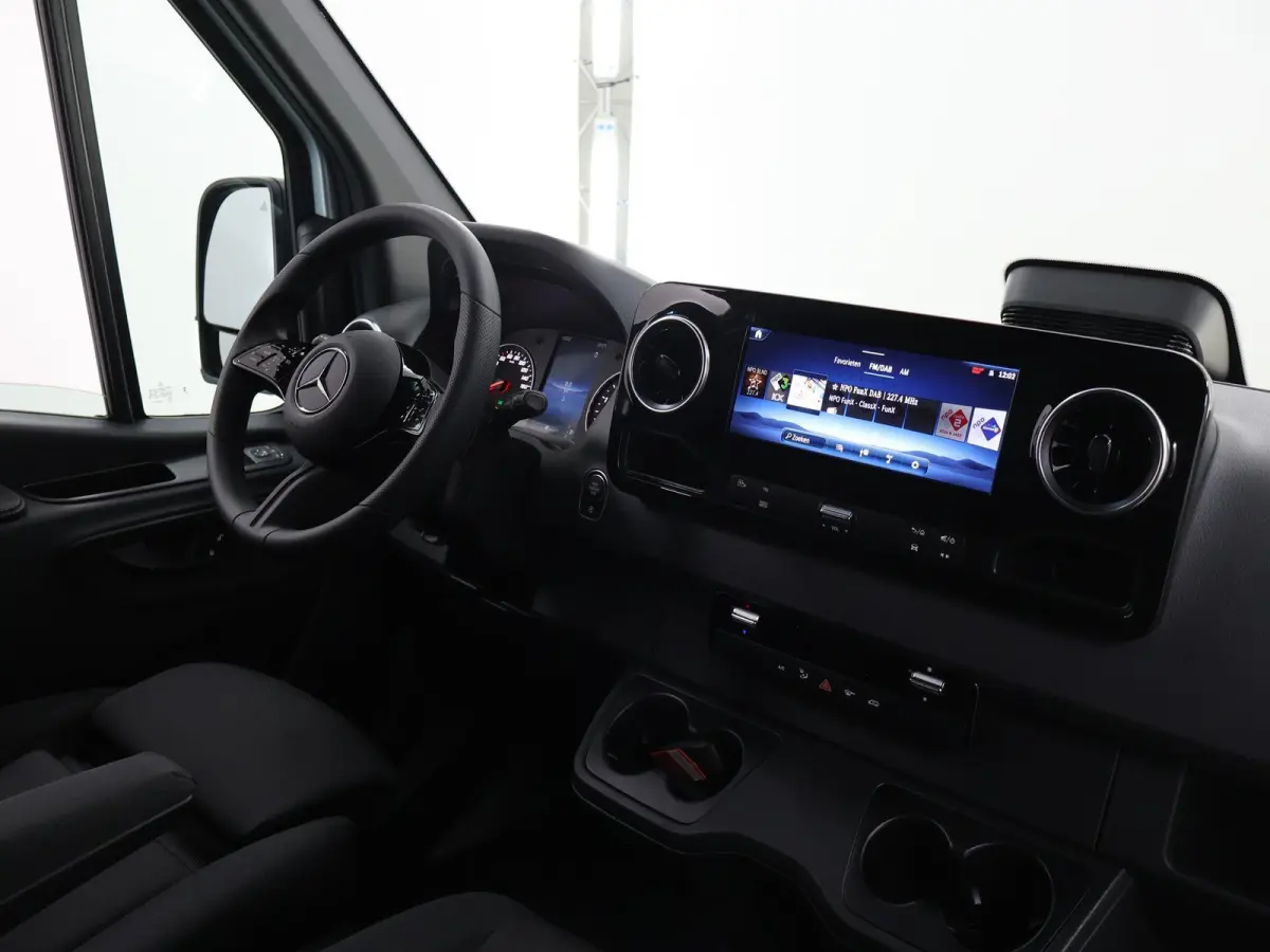 317 CDI L2 H2 RWD PRO | Smartphone integratie pakket | 10.25" MBUX Systeem | Achteruitrijcamera | 3500 KG Trekgewicht |