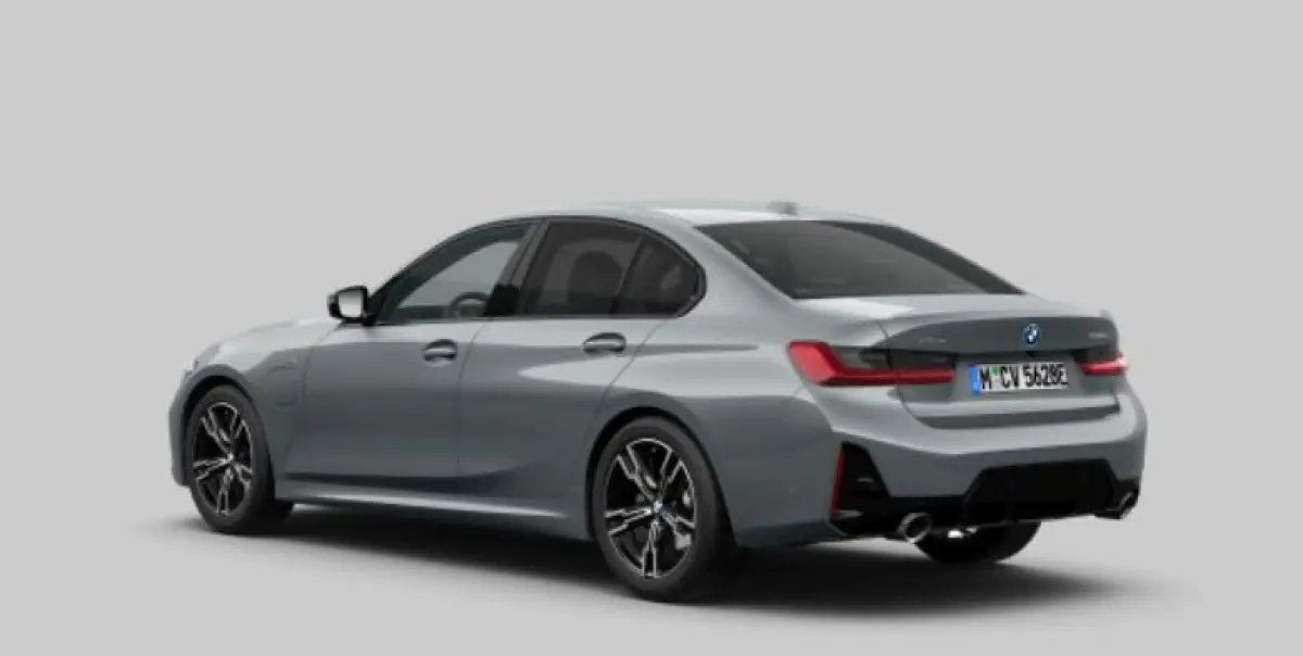 330e xDrive M Sport - Active Cruise Control - Elektrisch verstelbare/verwarmde stoelen - Comfort Access - Sportstoelen - Parking Assistant Plus - BMW Live Cockpit Professional - Getinte ruit