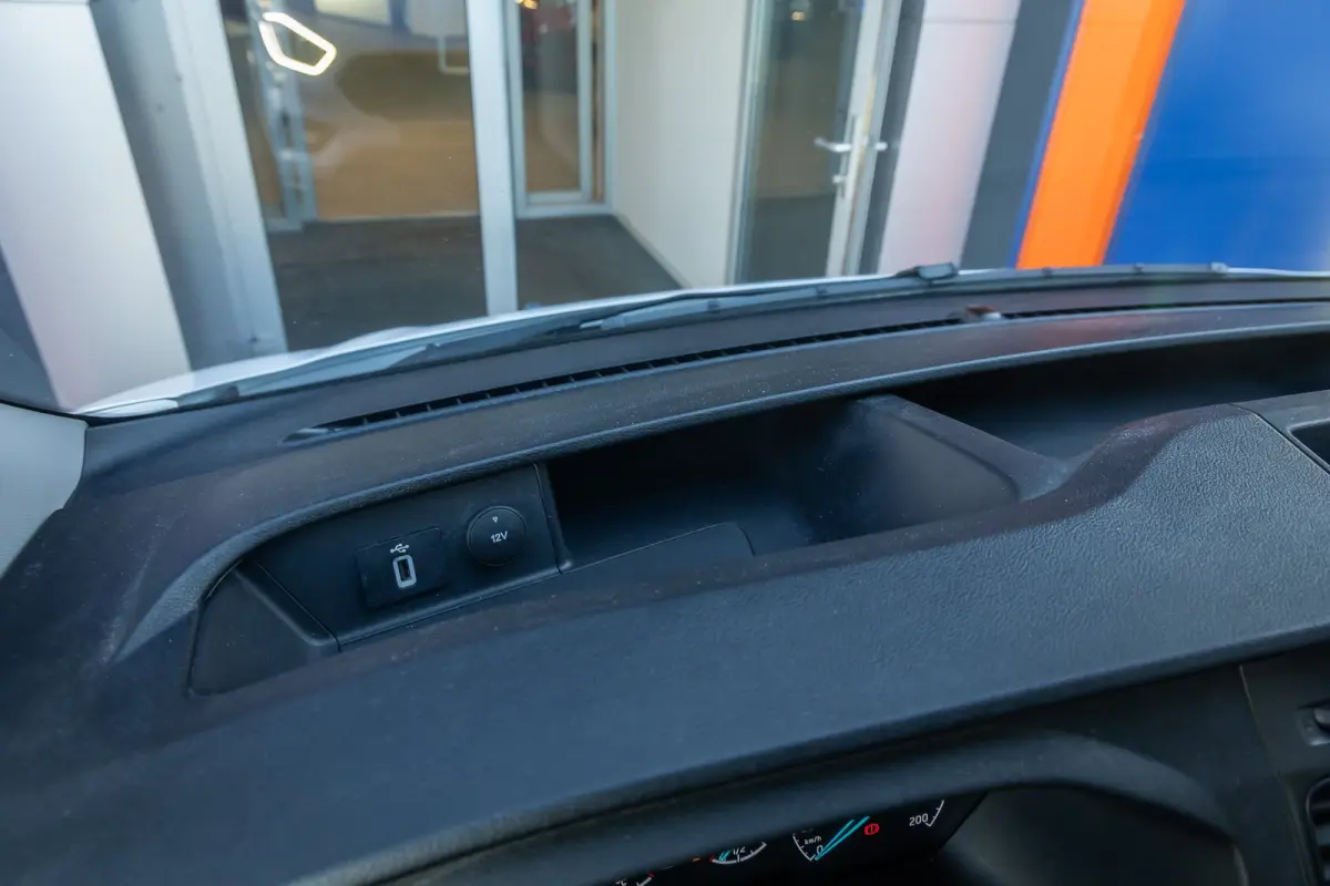 300 2.0 TDCI L2H1 Trend | Trekhaak | Camera | Parkeersensoren | Airco | Apple Carplay/Android Auto | Airco | Apple Carplay/Android Auto|telefoonintegratie premium | Cruise control