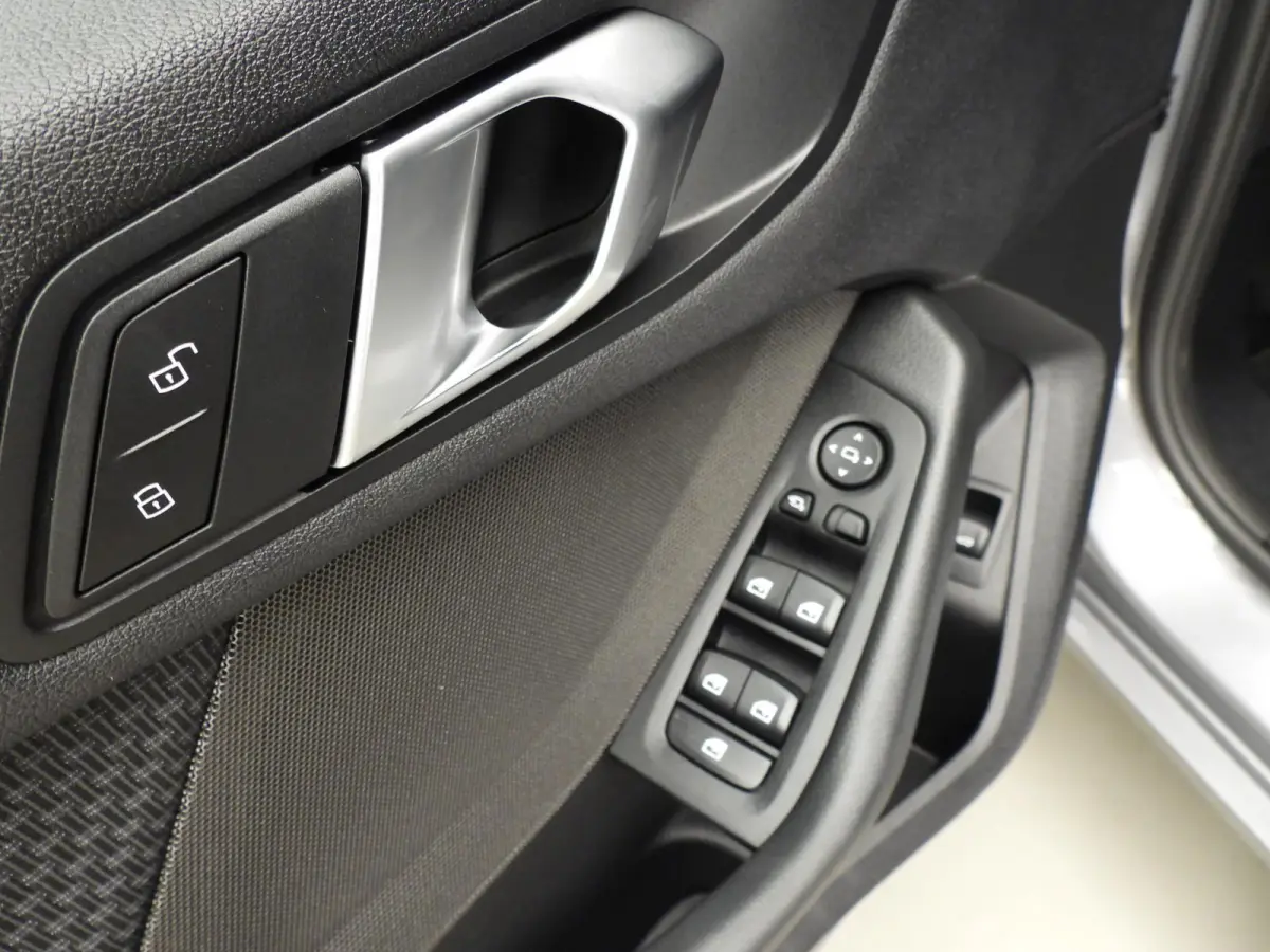 5-deurs 118i | LED | Navigatie | Active cruise | Stoelverwarming | DAB | Harman-kardon sound | Alu 16 inch