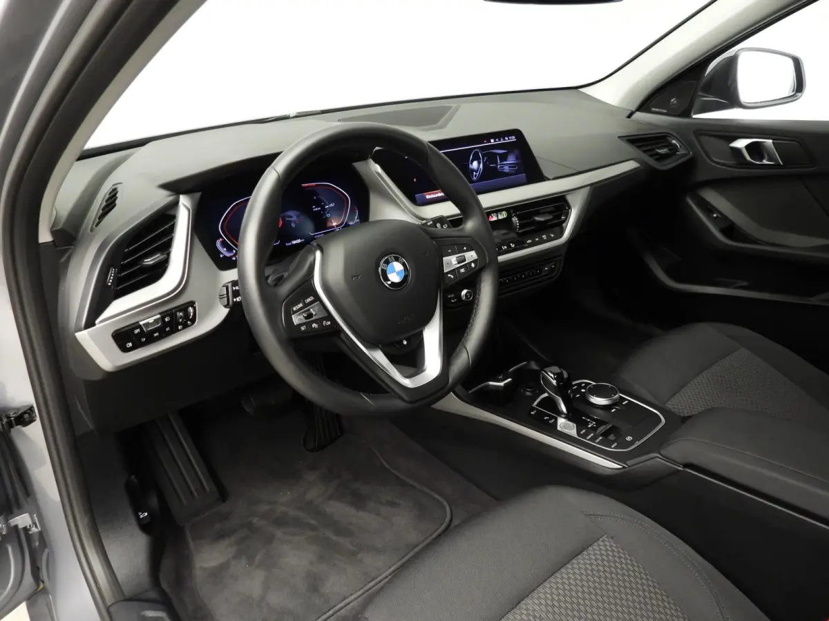 5-deurs 118i | LED | Navigatie | Active cruise | Stoelverwarming | DAB | Harman-kardon sound | Alu 16 inch