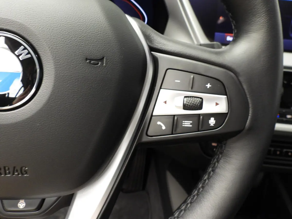 5-deurs 118i | LED | Navigatie | Active cruise | Stoelverwarming | DAB | Harman-kardon sound | Alu 16 inch
