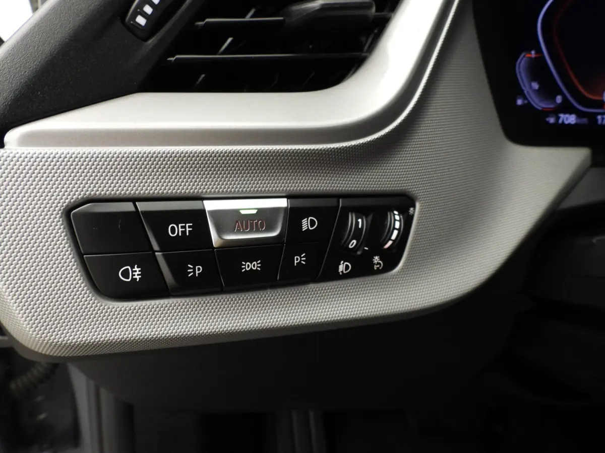 5-deurs 118i | LED | Navigatie | Active cruise | Stoelverwarming | DAB | Harman-kardon sound | Alu 16 inch