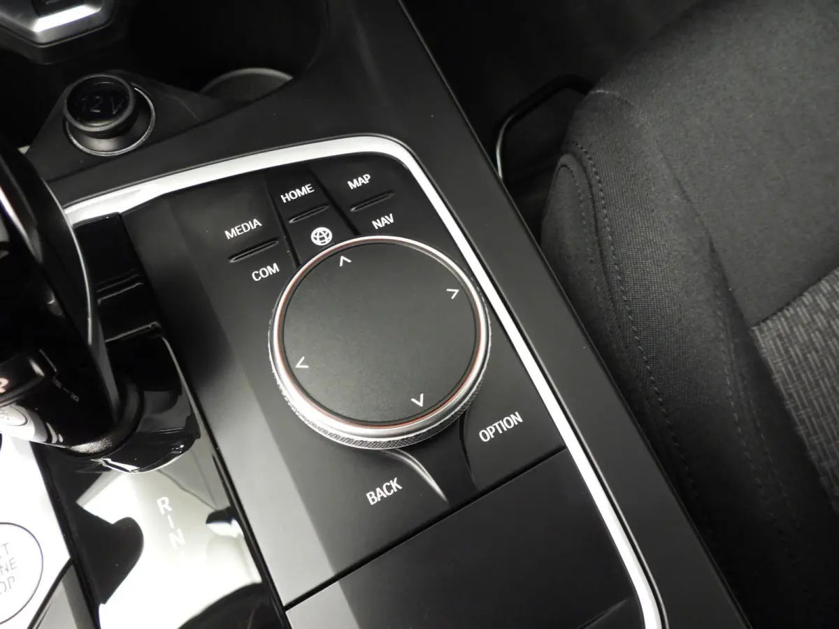 5-deurs 118i | LED | Navigatie | Active cruise | Stoelverwarming | DAB | Harman-kardon sound | Alu 16 inch
