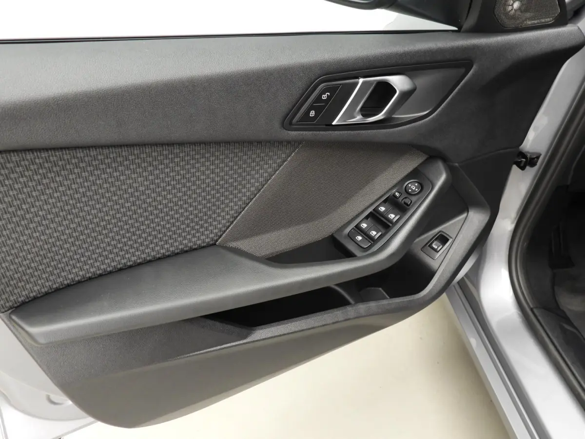 5-deurs 118i | LED | Navigatie | Active cruise | Stoelverwarming | DAB | Harman-kardon sound | Alu 16 inch