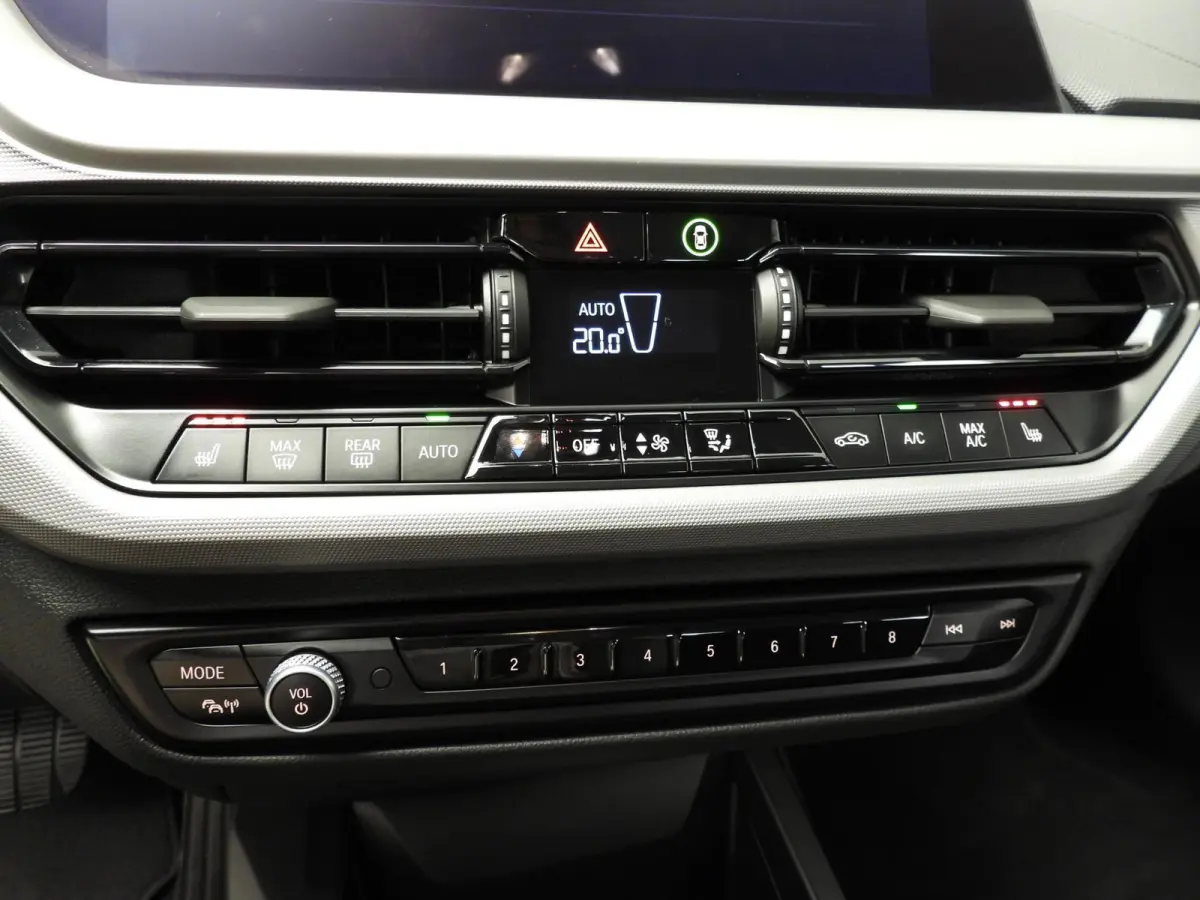 5-deurs 118i | LED | Navigatie | Active cruise | Stoelverwarming | DAB | Harman-kardon sound | Alu 16 inch