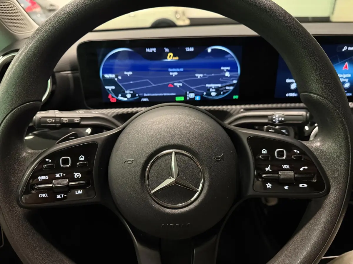 250 e 19''AMG WIDE SCREEN NAVI/V-COCKPIT/DAB/CARPLAY/LED/STOEL-M//