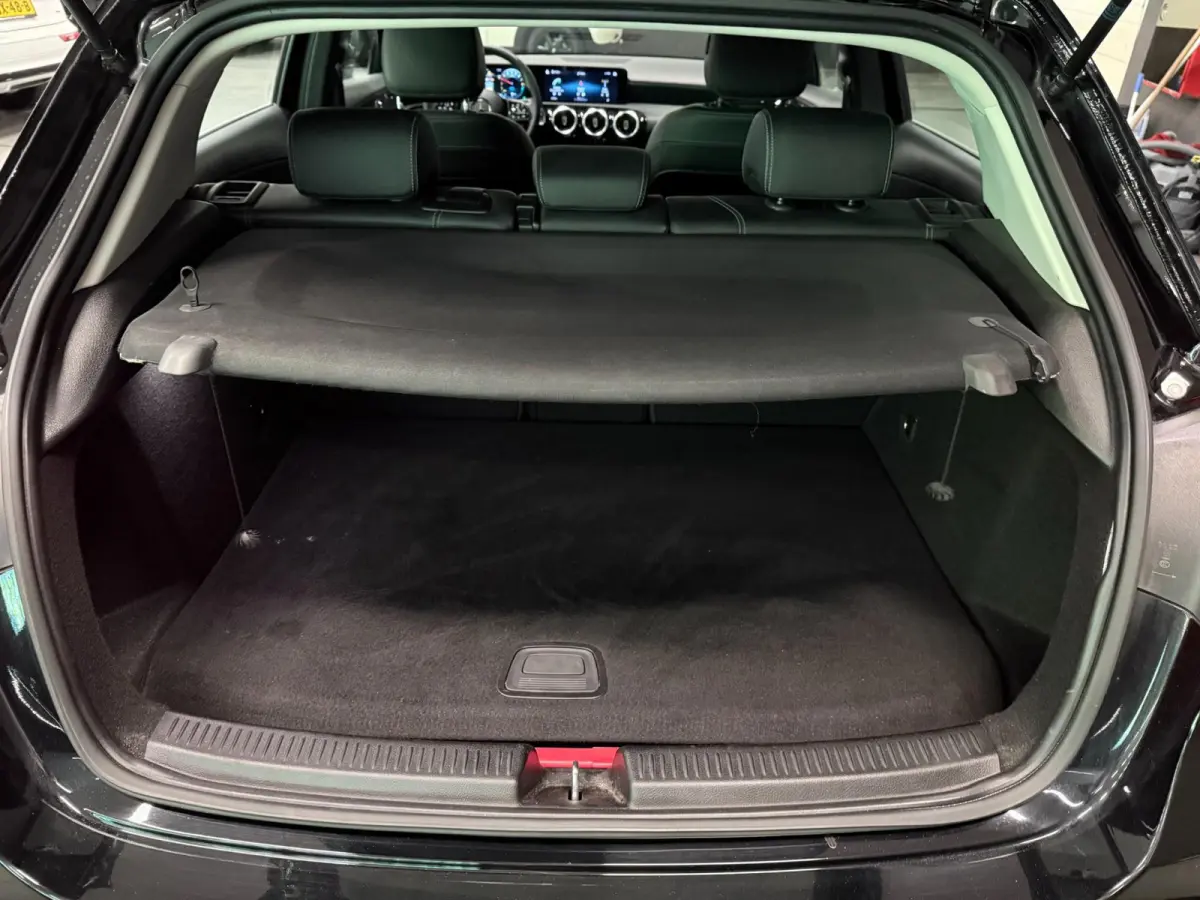 250 e 19''AMG WIDE SCREEN NAVI/V-COCKPIT/DAB/CARPLAY/LED/STOEL-M//