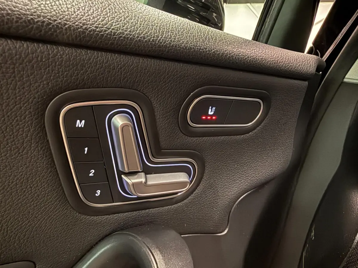 250 e 19''AMG WIDE SCREEN NAVI/V-COCKPIT/DAB/CARPLAY/LED/STOEL-M//