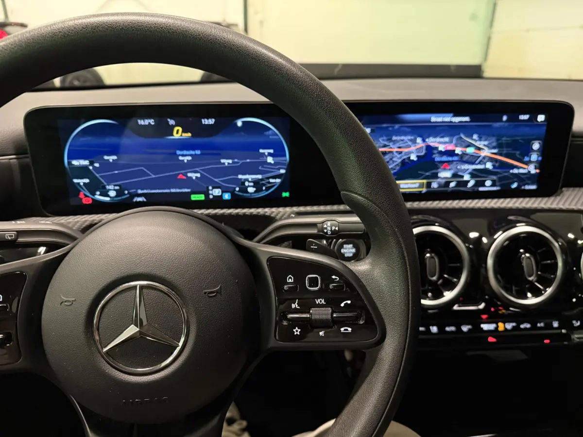 250 e 19''AMG WIDE SCREEN NAVI/V-COCKPIT/DAB/CARPLAY/LED/STOEL-M//