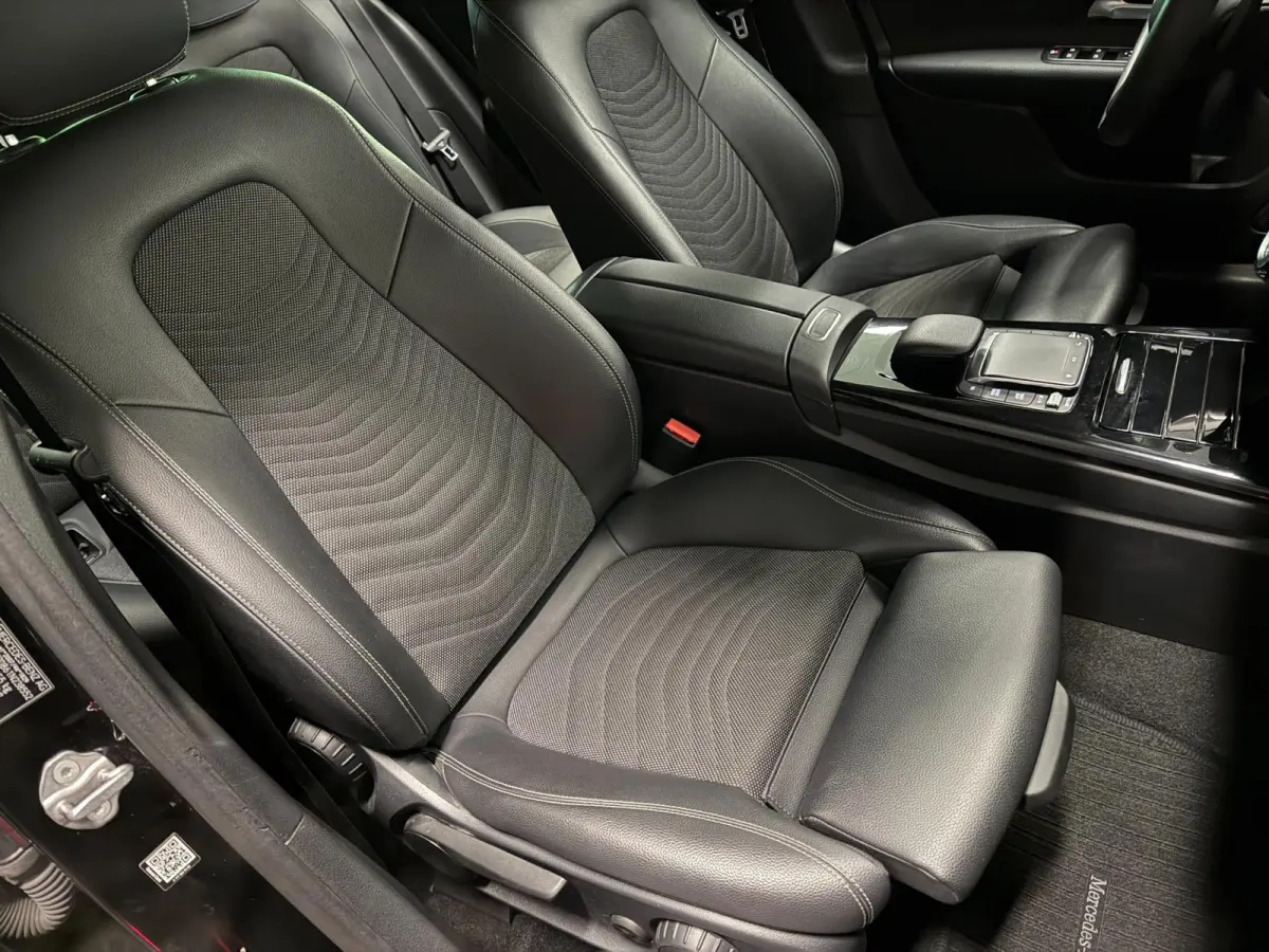 250 e 19''AMG WIDE SCREEN NAVI/V-COCKPIT/DAB/CARPLAY/LED/STOEL-M//