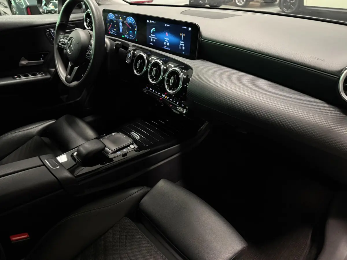 250 e 19''AMG WIDE SCREEN NAVI/V-COCKPIT/DAB/CARPLAY/LED/STOEL-M//
