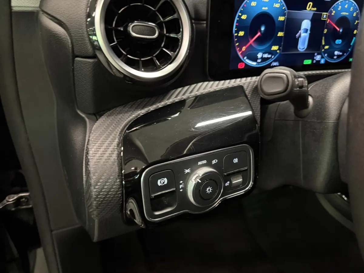 250 e 19''AMG WIDE SCREEN NAVI/V-COCKPIT/DAB/CARPLAY/LED/STOEL-M//