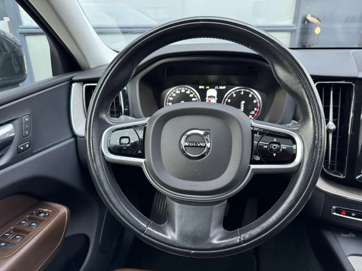 2.0 T5 AWD Inscription Panorama /Leder Dealer OH