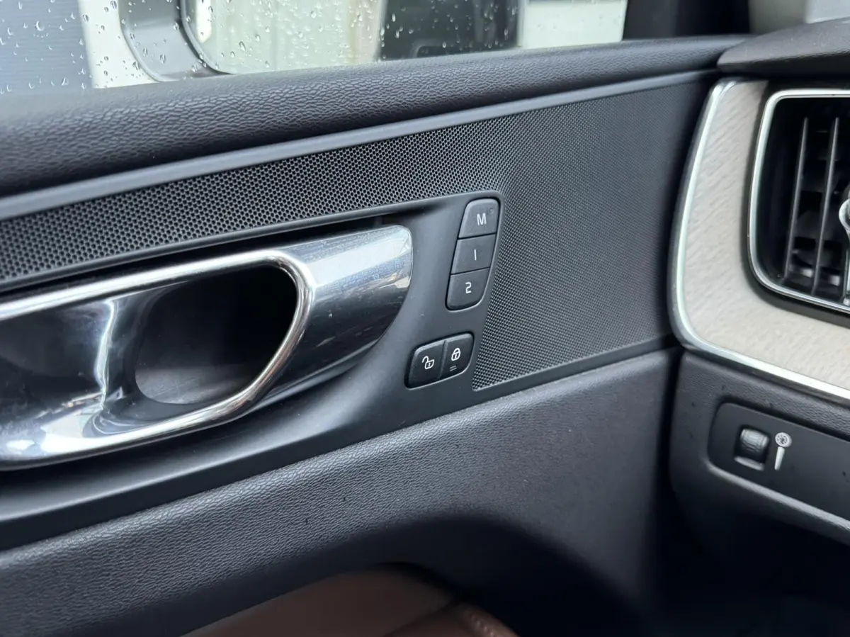 2.0 T5 AWD Inscription Panorama /Leder Dealer OH