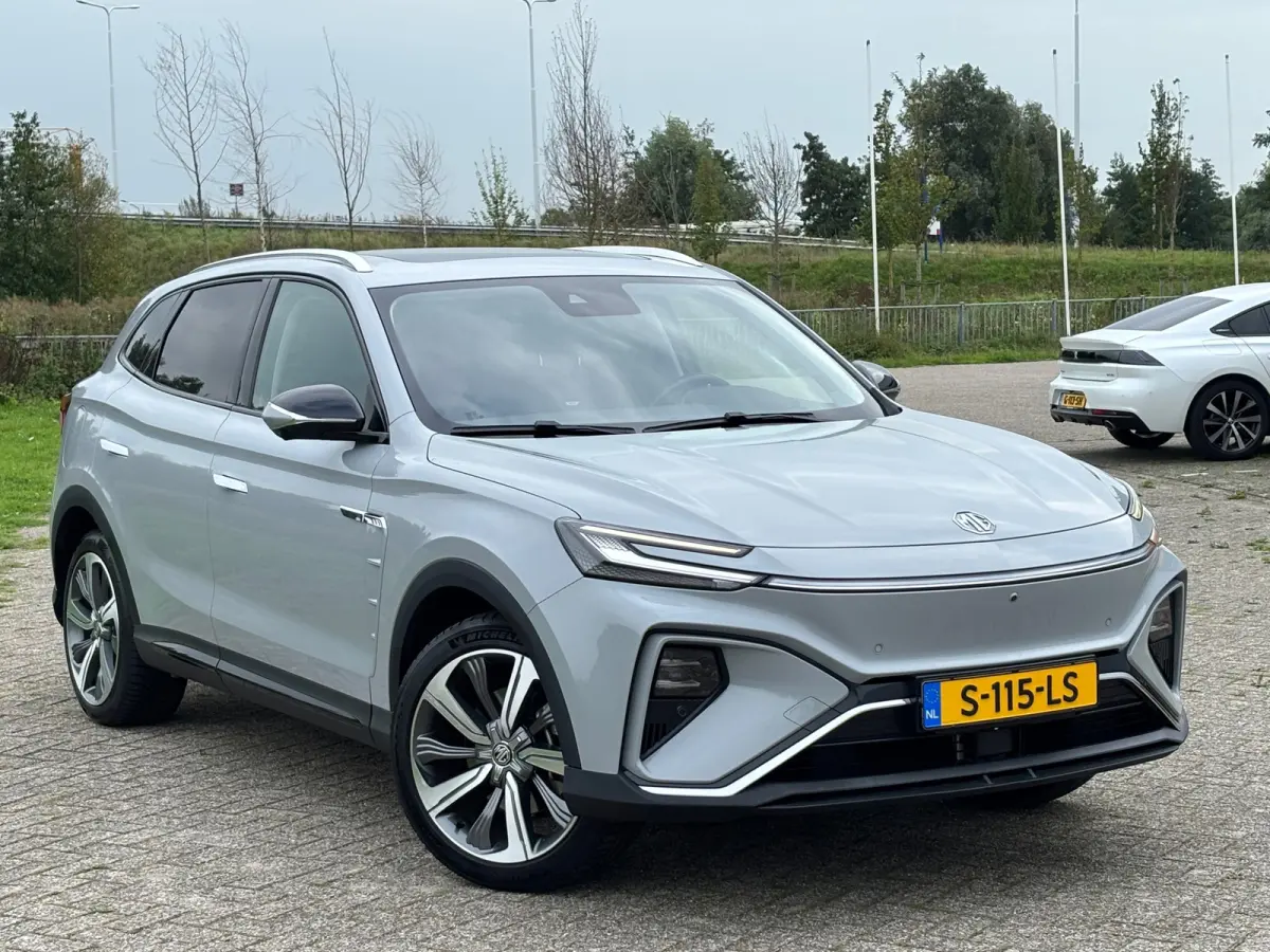 Luxury 70 kWh - Pearl White/Zwart Leder - Carplay/Camera/Panorama