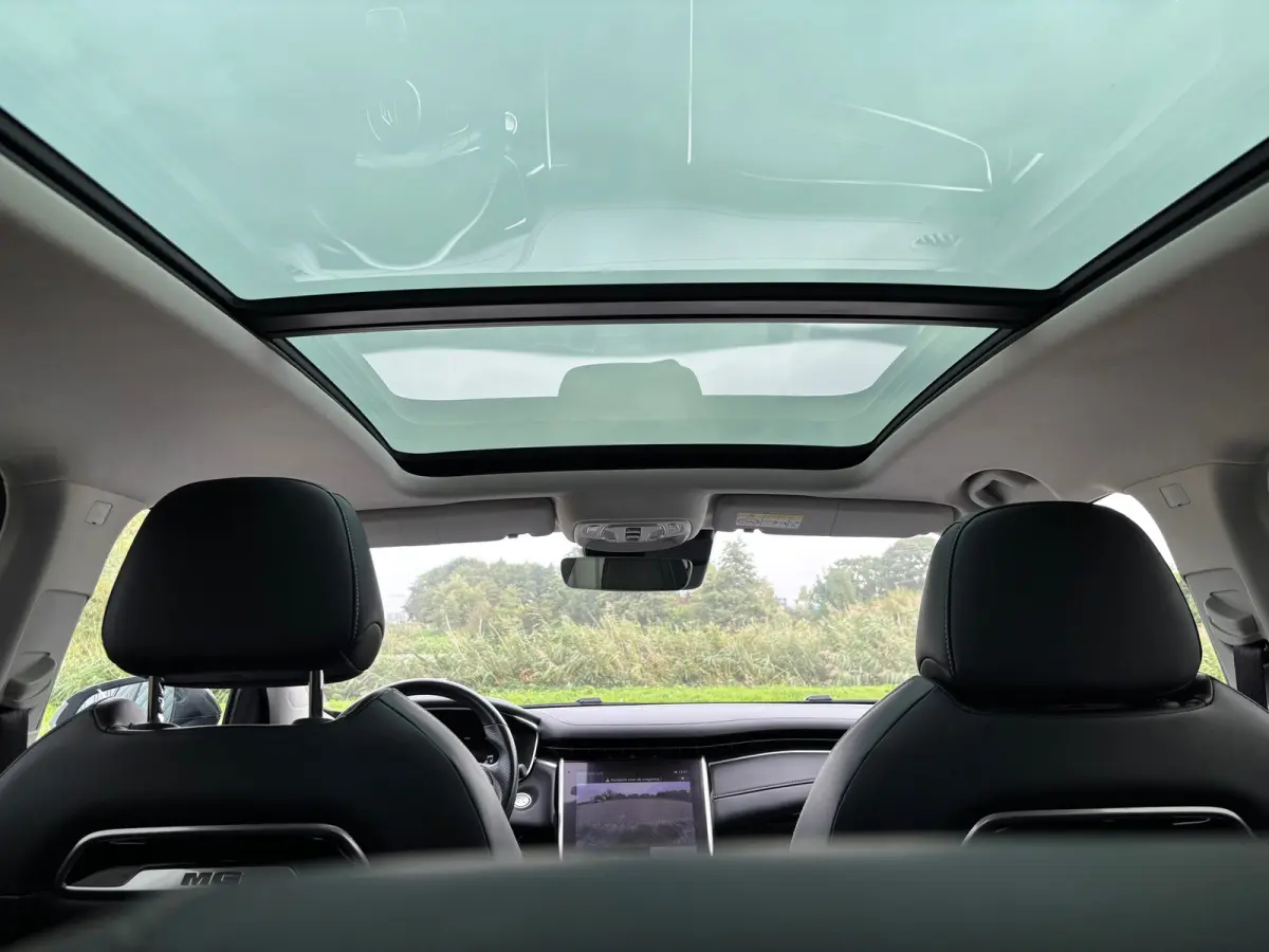Luxury 70 kWh - Pearl White/Zwart Leder - Carplay/Camera/Panorama