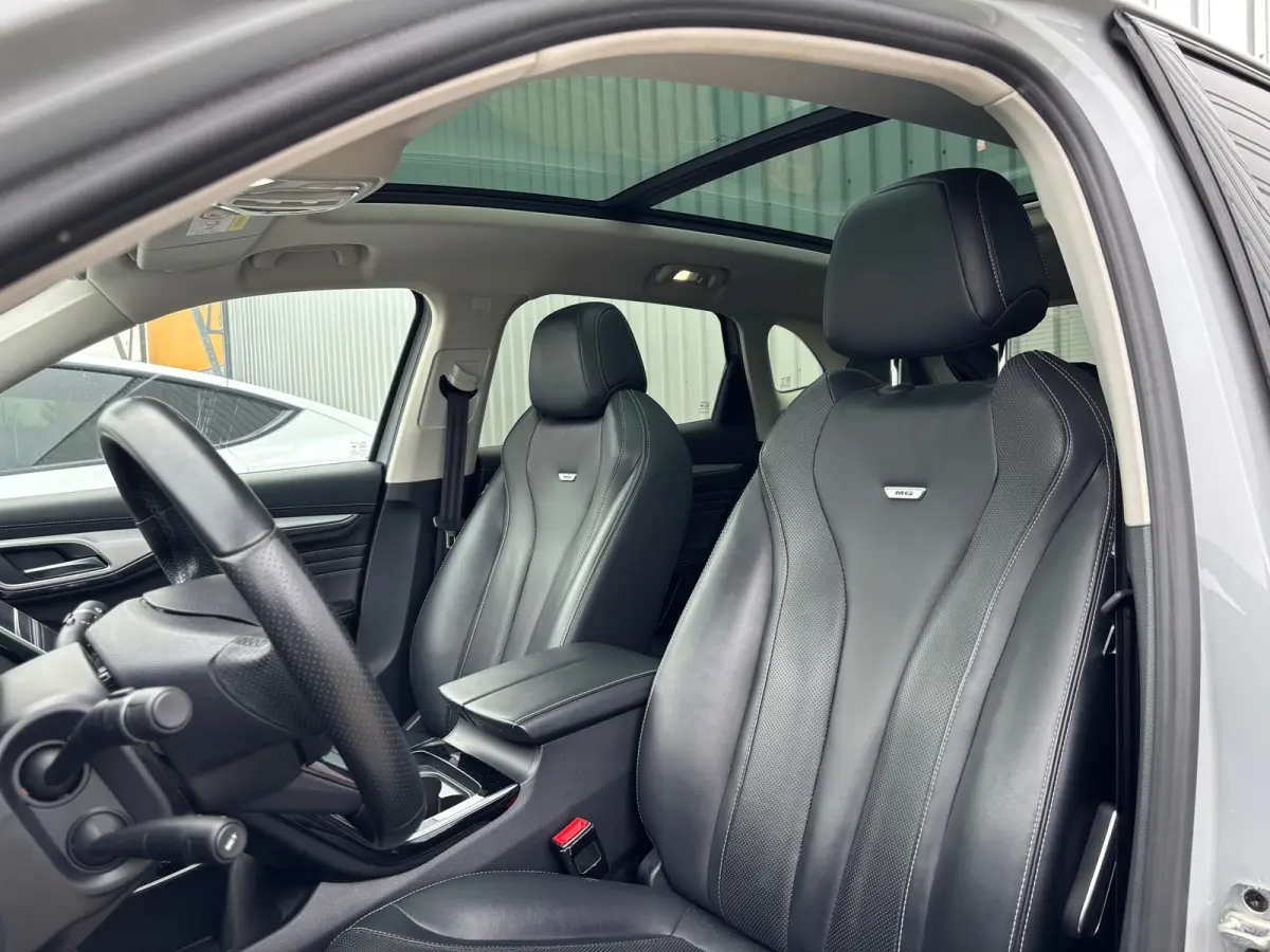 Luxury 70 kWh - Pearl White/Zwart Leder - Carplay/Camera/Panorama