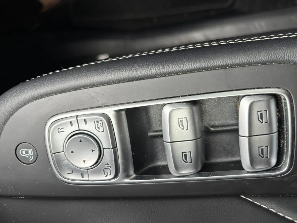 Luxury 70 kWh - Pearl White/Zwart Leder - Carplay/Camera/Panorama