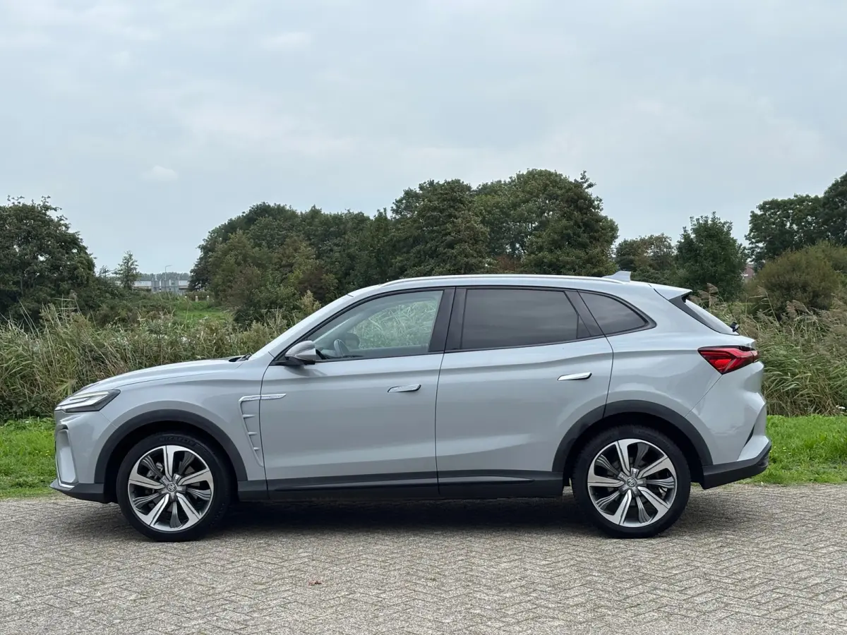 Luxury 70 kWh - Pearl White/Zwart Leder - Carplay/Camera/Panorama
