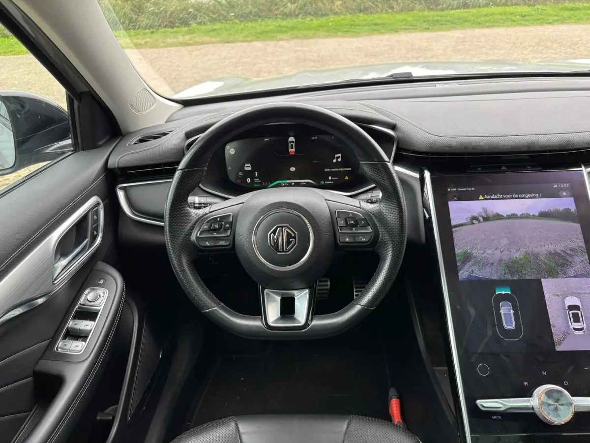 Luxury 70 kWh - Pearl White/Zwart Leder - Carplay/Camera/Panorama