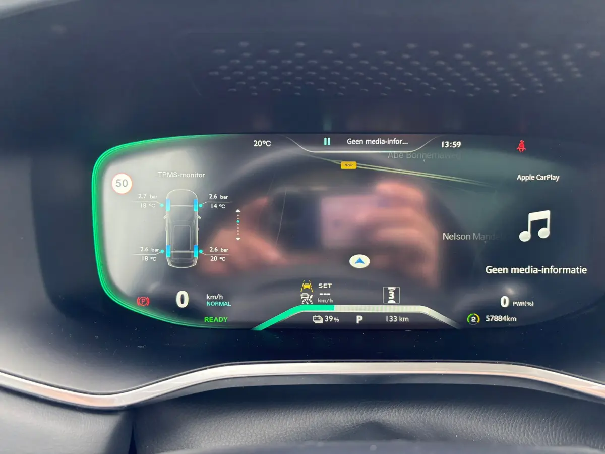 Luxury 70 kWh - Pearl White/Zwart Leder - Carplay/Camera/Panorama