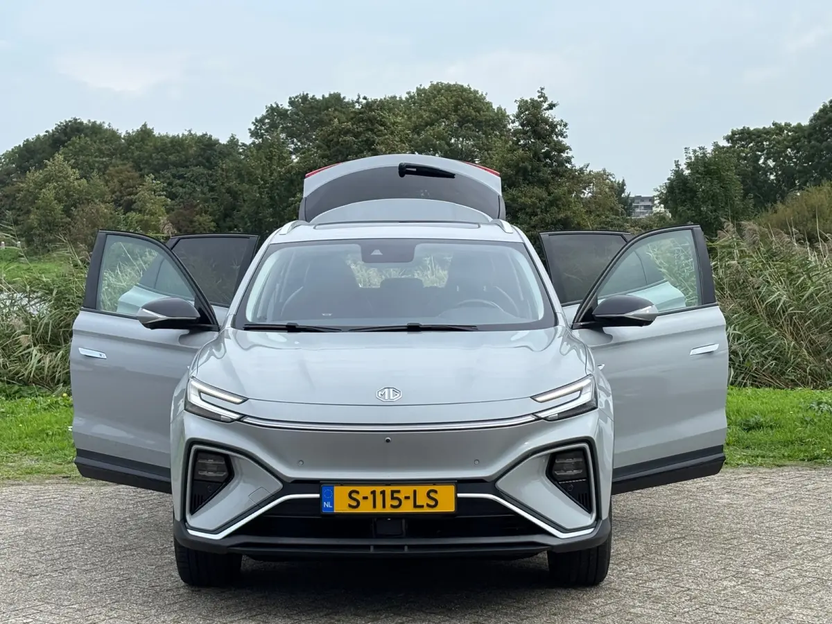 Luxury 70 kWh - Pearl White/Zwart Leder - Carplay/Camera/Panorama