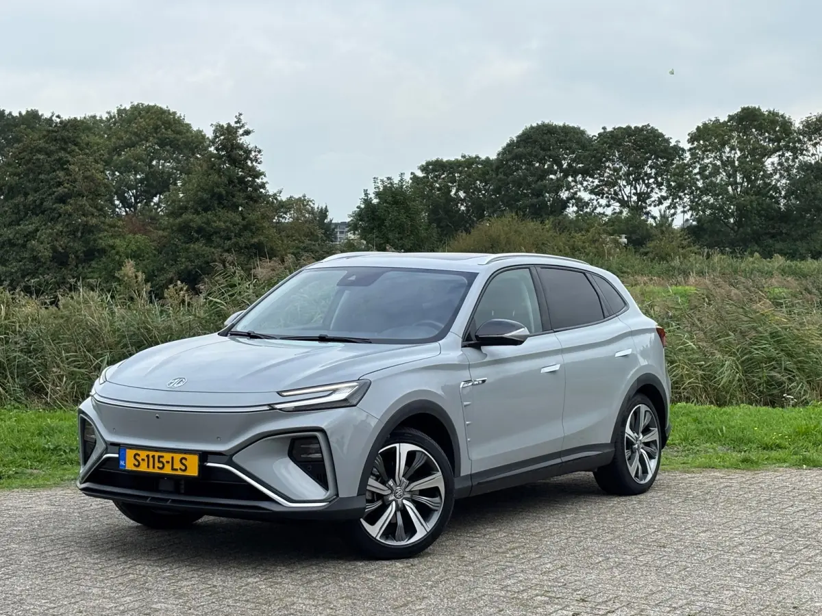 Luxury 70 kWh - Pearl White/Zwart Leder - Carplay/Camera/Panorama