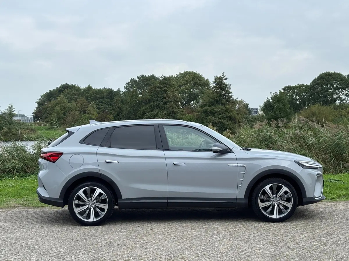 Luxury 70 kWh - Pearl White/Zwart Leder - Carplay/Camera/Panorama