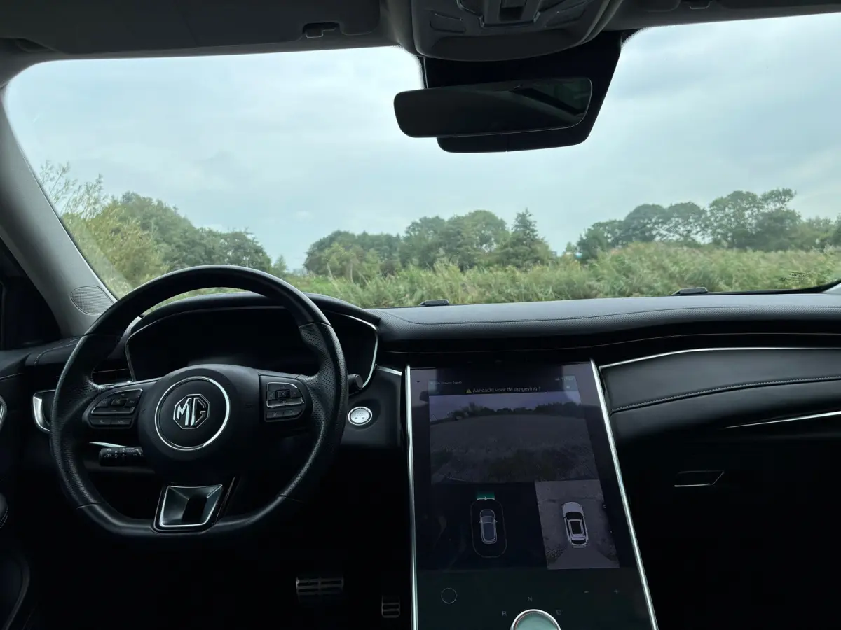 Luxury 70 kWh - Pearl White/Zwart Leder - Carplay/Camera/Panorama
