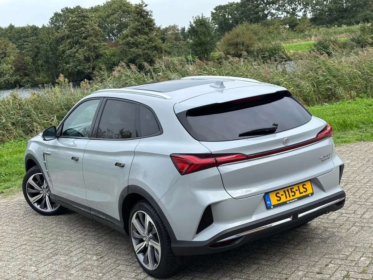 Luxury 70 kWh - Pearl White/Zwart Leder - Carplay/Camera/Panorama