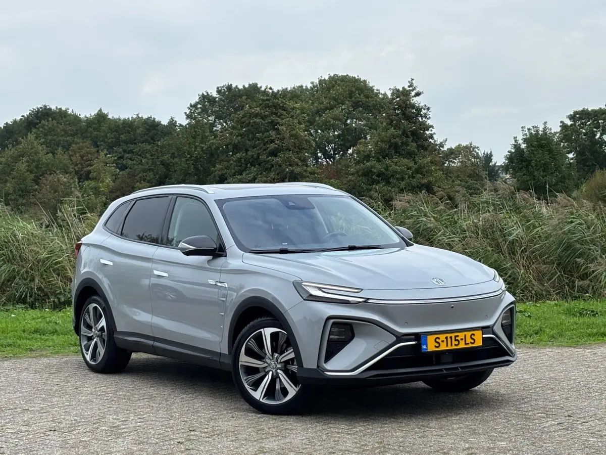 Luxury 70 kWh - Pearl White/Zwart Leder - Carplay/Camera/Panorama
