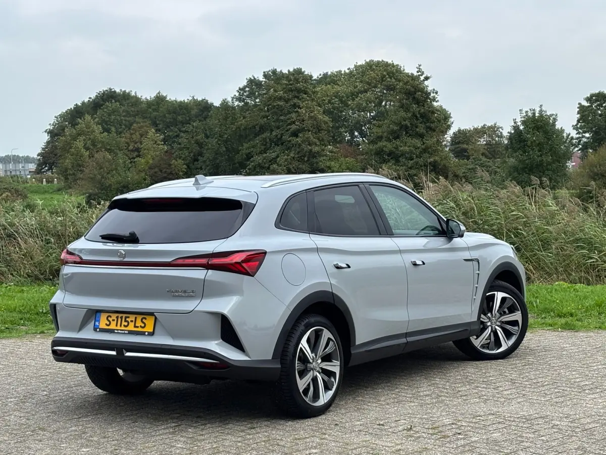 Luxury 70 kWh - Pearl White/Zwart Leder - Carplay/Camera/Panorama