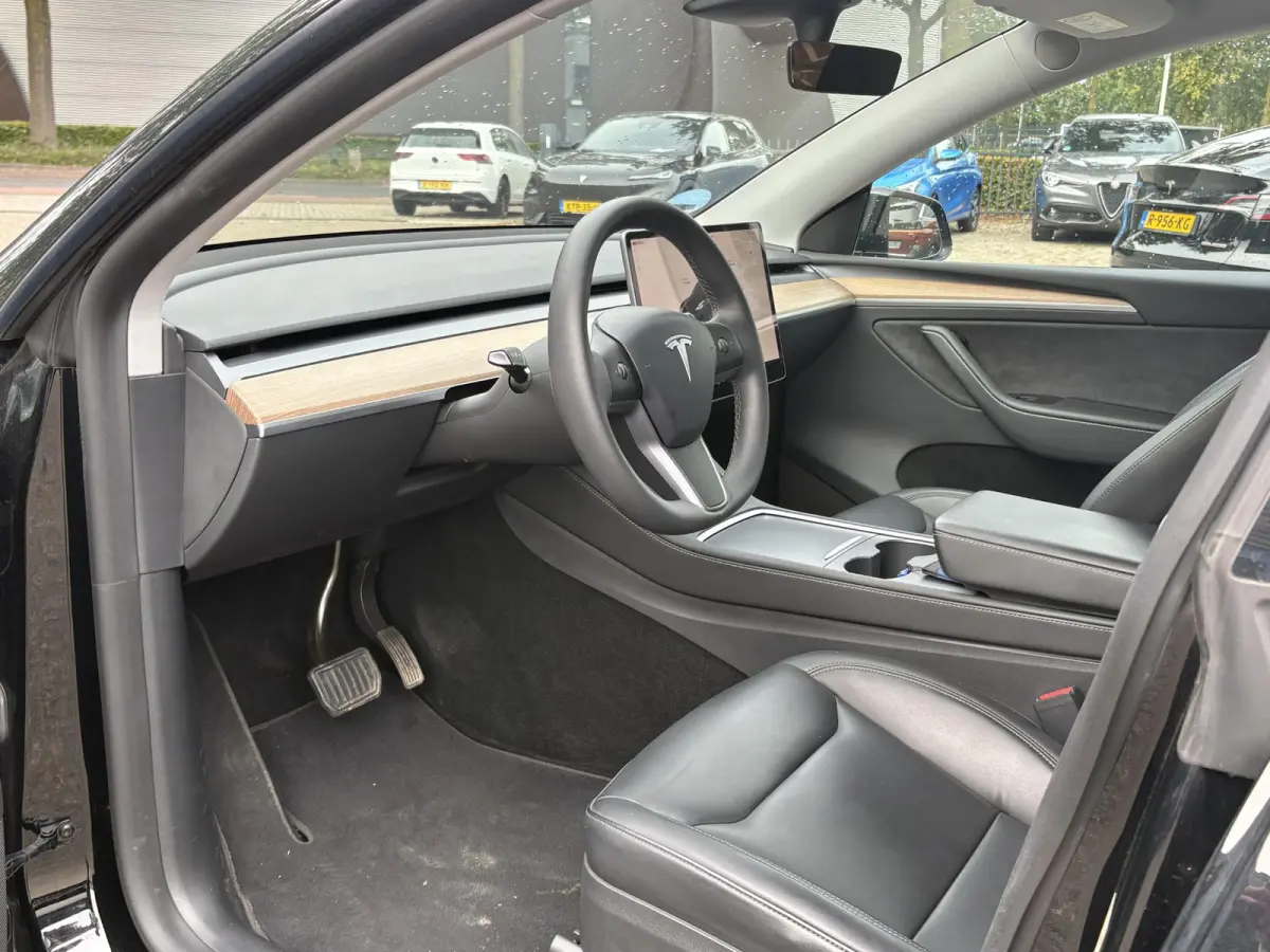 Long Range AWD 75 kWh VAN:40.900,- VOOR:37.440,- UW HERFSTVOORDEEL:3.460,- | SOH 94% | RIJKLAAR GELEVERD | AFNEEMBARE TREKHAAK |TESLA FABRIEKSGARANTIE TOT 06-2027 OF 80.000 KM | TESLA GARANT