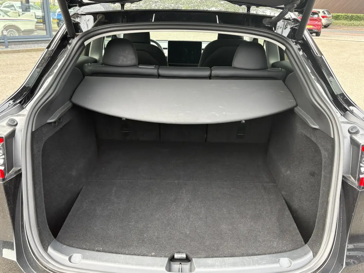 Long Range AWD 75 kWh VAN:40.900,- VOOR:37.440,- UW HERFSTVOORDEEL:3.460,- | SOH 94% | RIJKLAAR GELEVERD | AFNEEMBARE TREKHAAK |TESLA FABRIEKSGARANTIE TOT 06-2027 OF 80.000 KM | TESLA GARANT