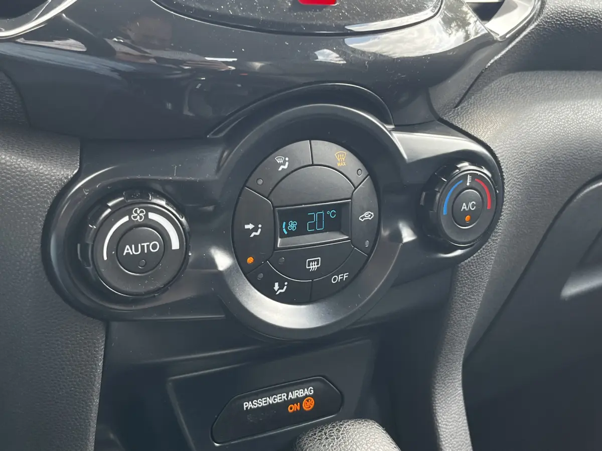 1.5 Ti-VCT Titanium Automaat | Afn. trekhaak | Cruise | Sony audio | Climate | PDC | Bluetooth | Navi | etc. etc.