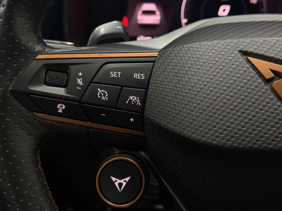 1.4 e-Hybrid VZ Performance Memory|Pano|Full Option
