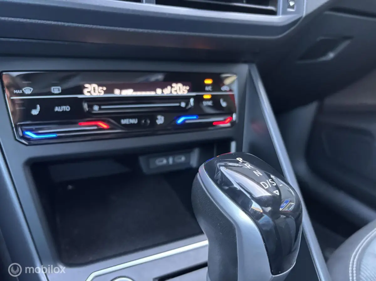 1.0 TSI R-Line 110 PK Panoschuifdak Navigatie DSG